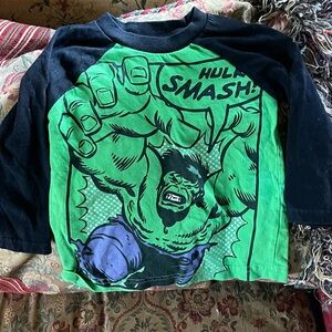 2T(runs big) tee HULK graphic